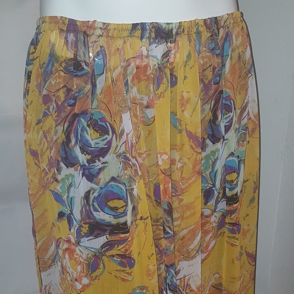 Floral print Maxi Skirt - Plus size. - Picture 3 of 4